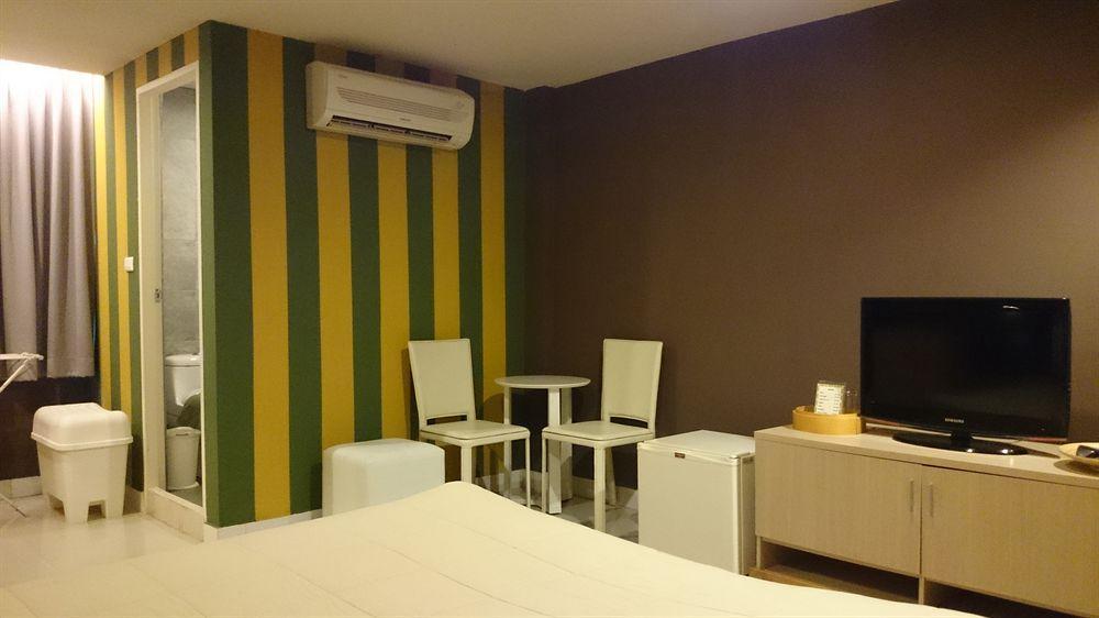 Limburi Hometel Phuket Luaran gambar